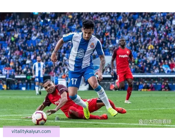 瓦伦西亚防守稳固，新赛季表现备受期待，球队状态逐渐回暖